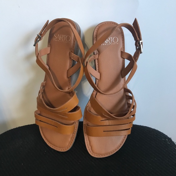 Leather flat sandals. Tan - Picture 2 of 3
